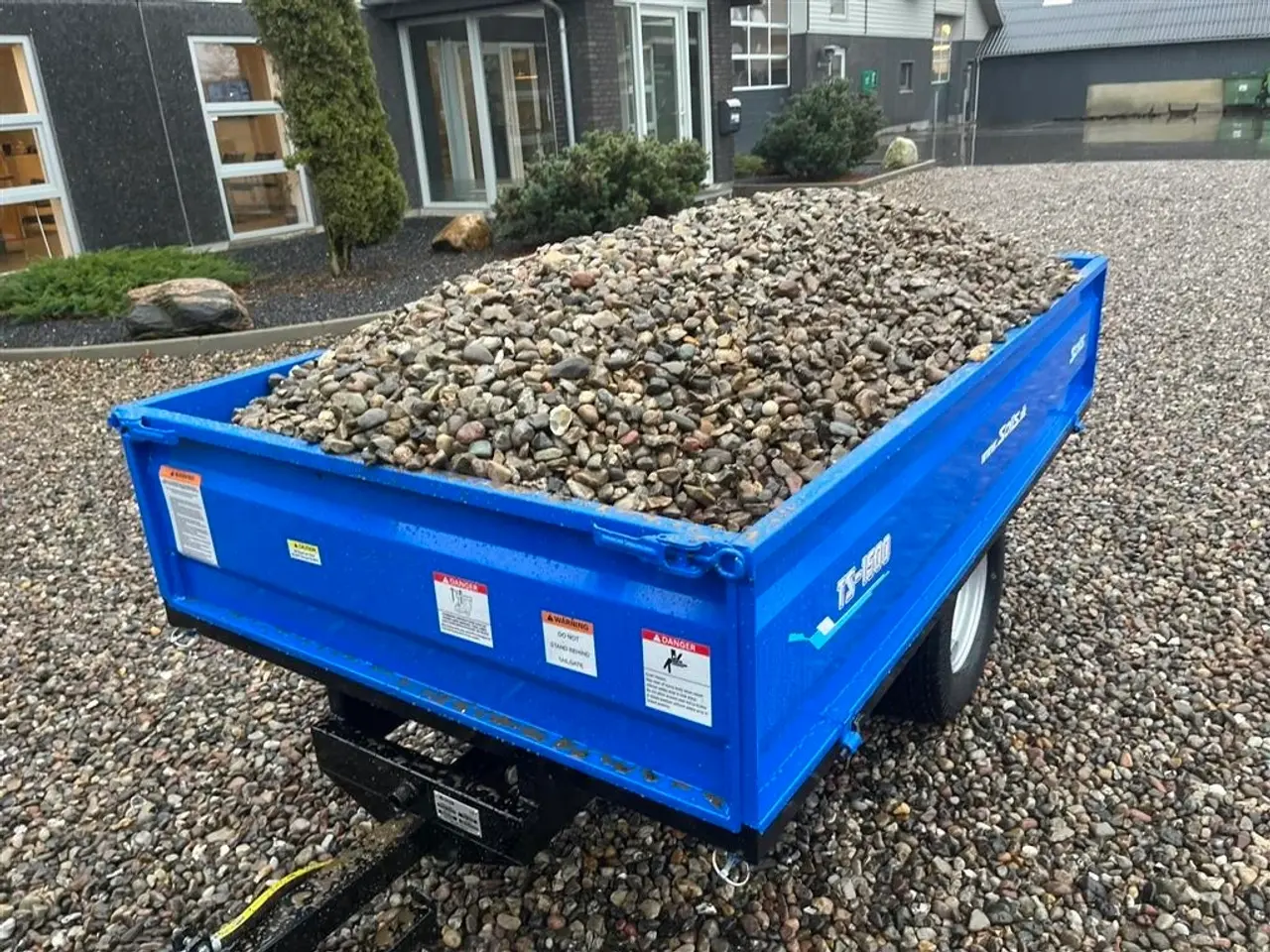 Billede 3 - Solis TS1500 tipvogn med bagtip, aftagelige sider og fine brede dæk.