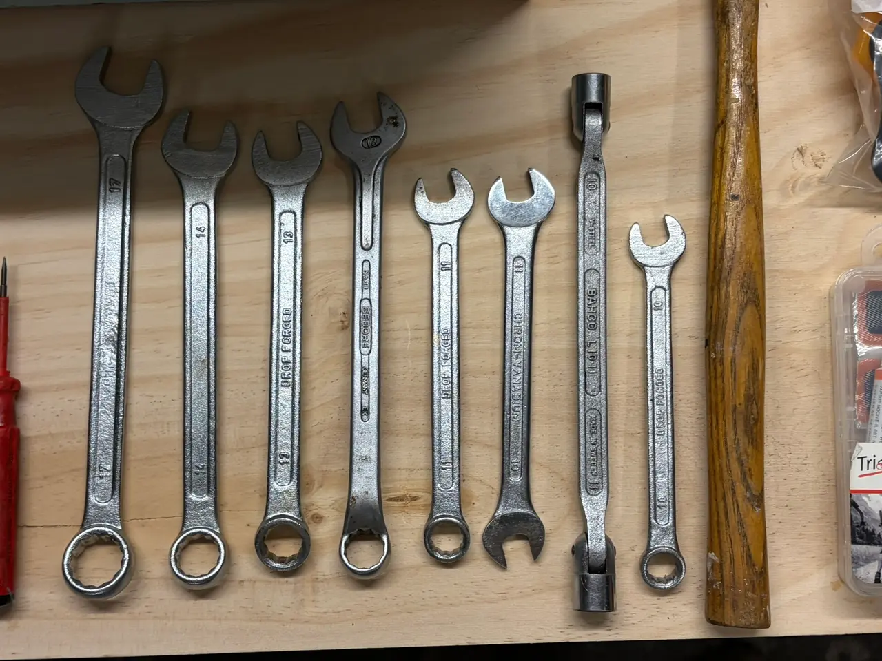 Billede 3 - Vintage metalkasse i metal med værktøj