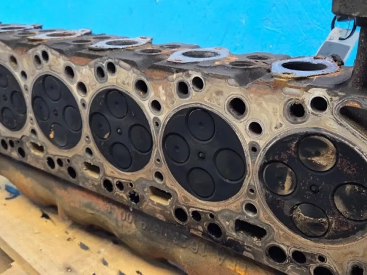Billede 16 - Case 821E Cylinderhoved 2831279