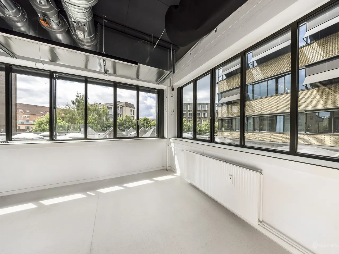 Billede 1 - Rummeligt laboratorie på 347 m²
