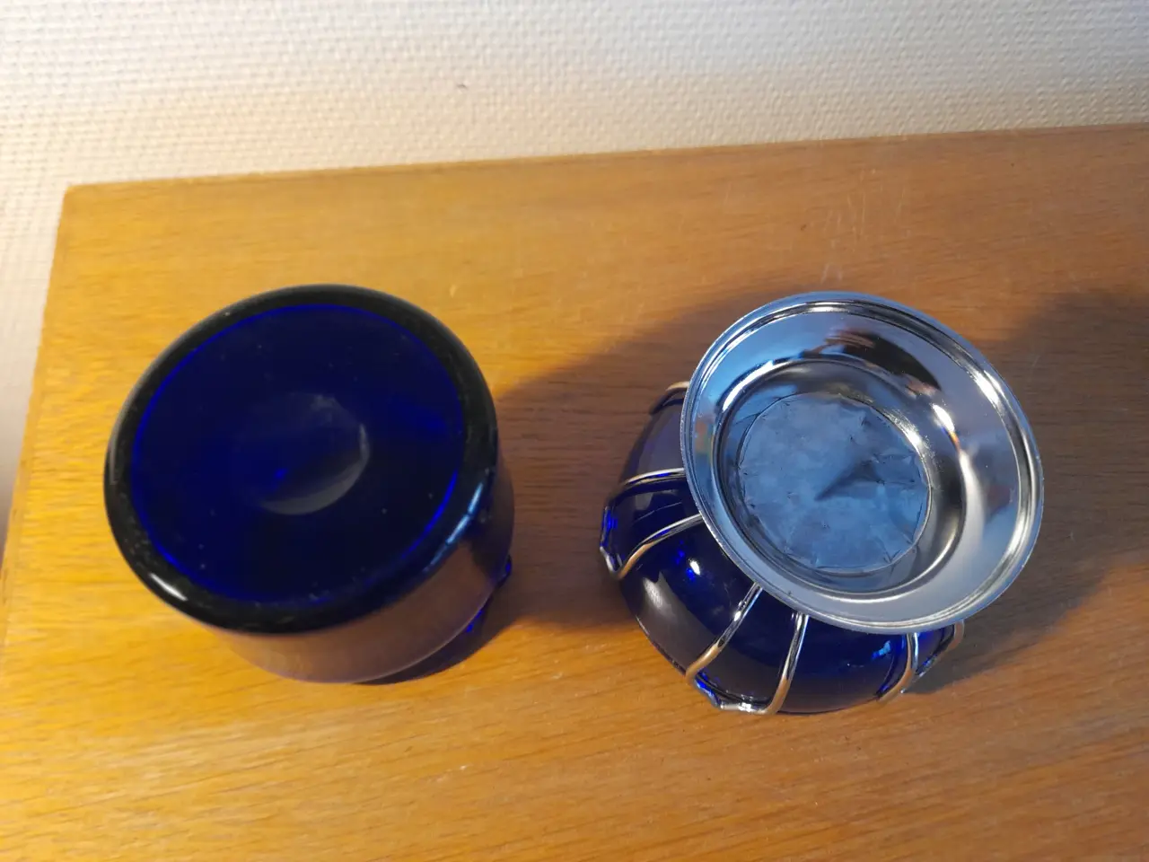 Billede 6 - Blå glasting, skål & kande, velholdte.