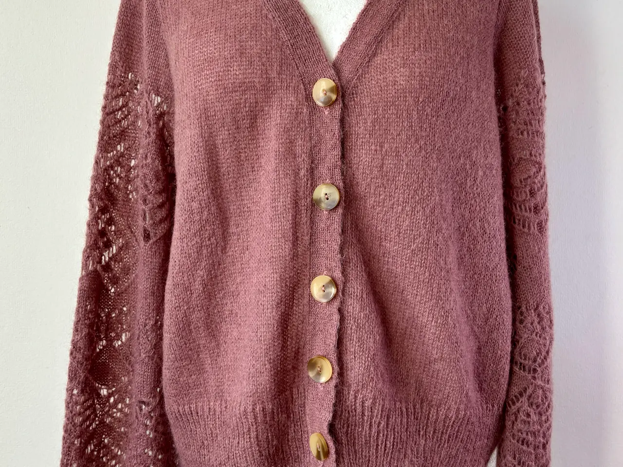 Billede 1 - Odd Molly, brun cardigan m hulmønster, str XL