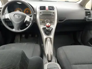 Toyota. Auris 2,0 D-4d 5-dørs Hb D 6 gear