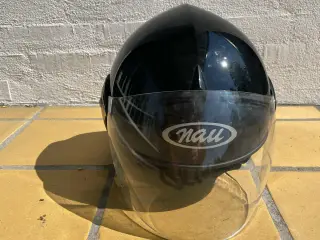 Nau styrthjelm