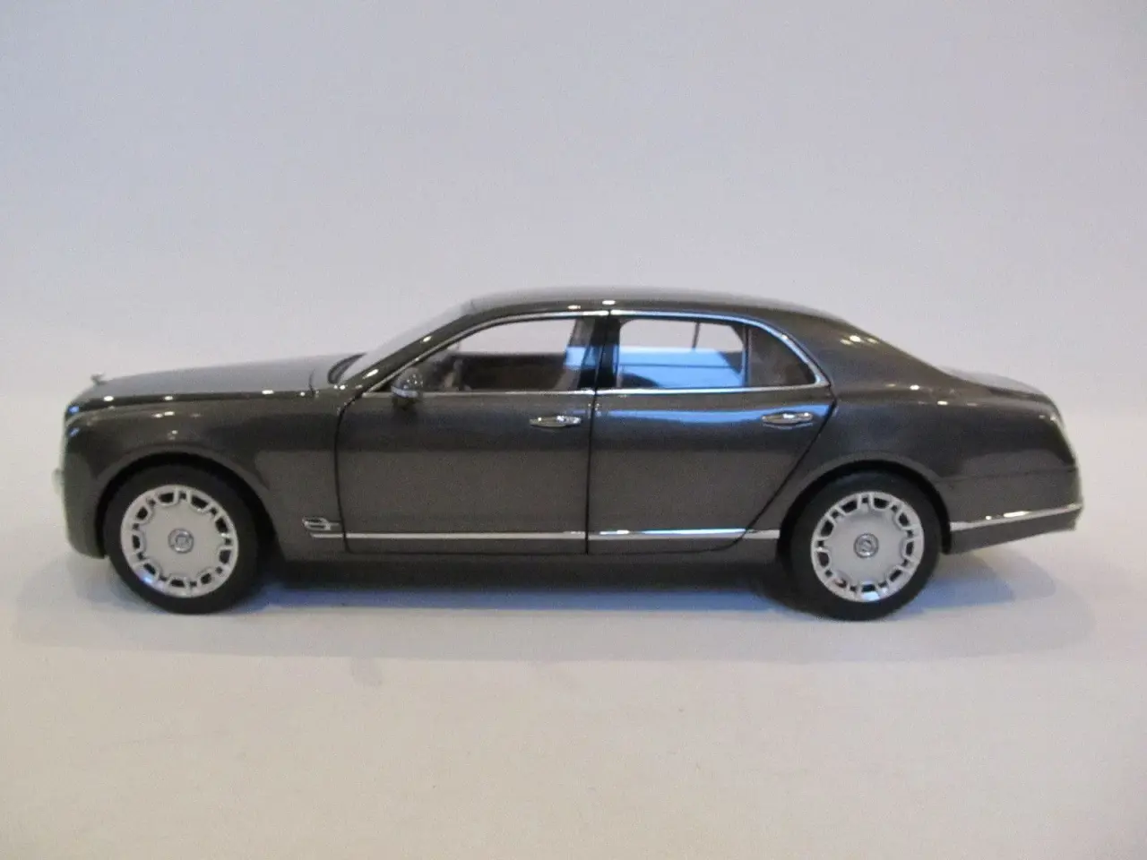 Billede 8 - 2010 Bentley Mulsanne 1:18 - MINICHAMPS