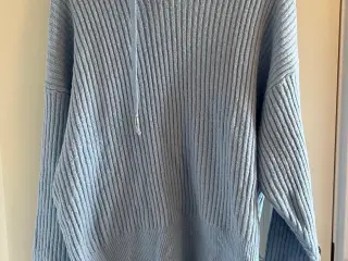 Lyseblå sweater fra Free/quent