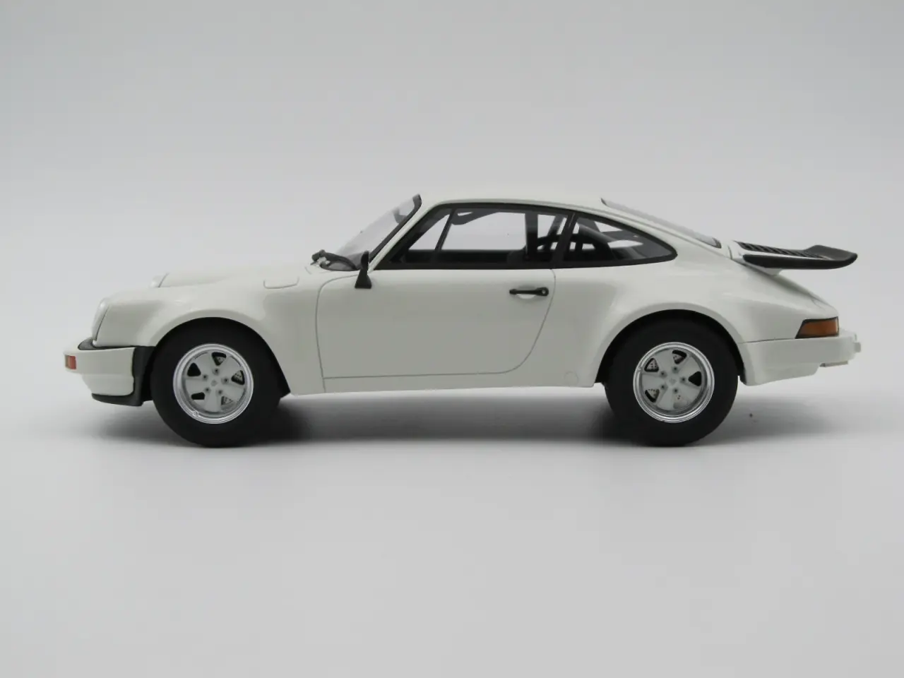 Billede 2 - 983 Porsche 911 SC RS Limited Edition - 1:18