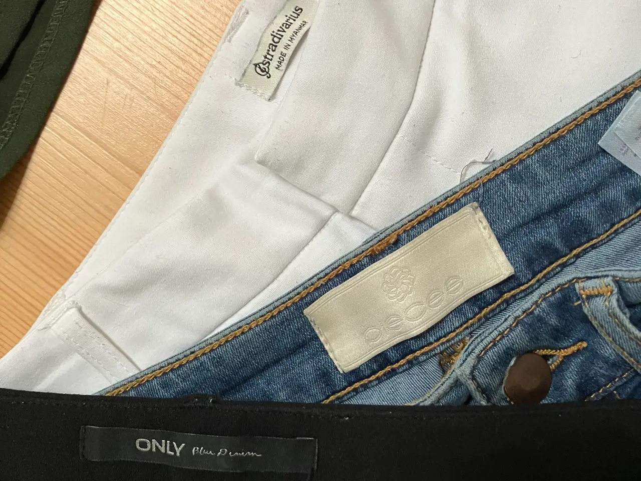 Billede 4 - Bukser, sweater og bluse