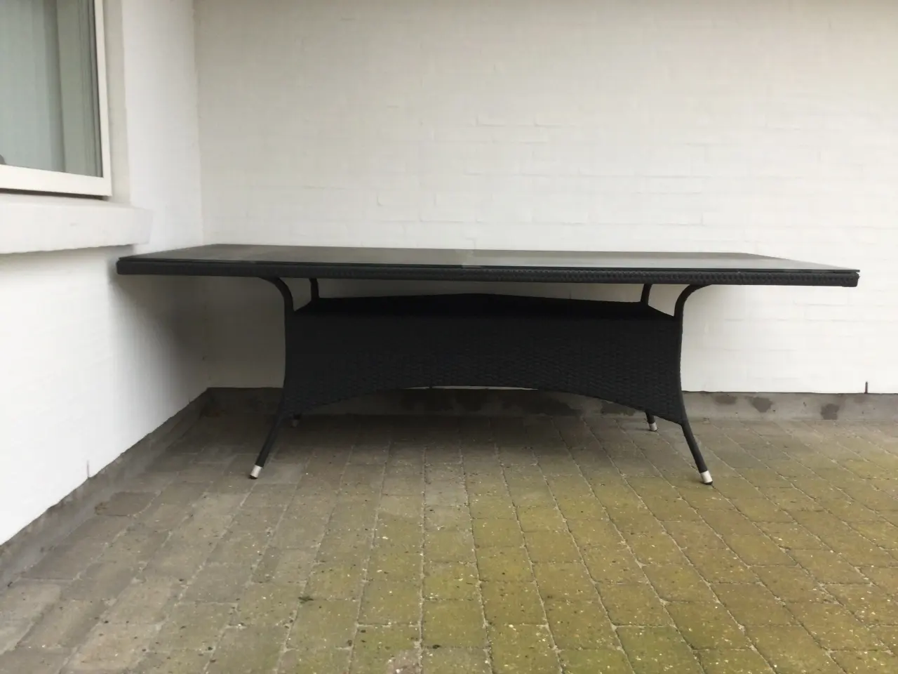 Billede 1 - Sort stort polyrattan havebord og 8 stole