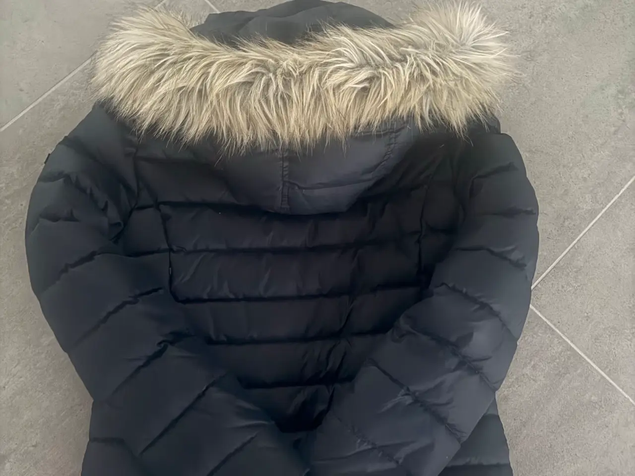 Billede 2 - Sort Tommy Hilfiger vinterjakke