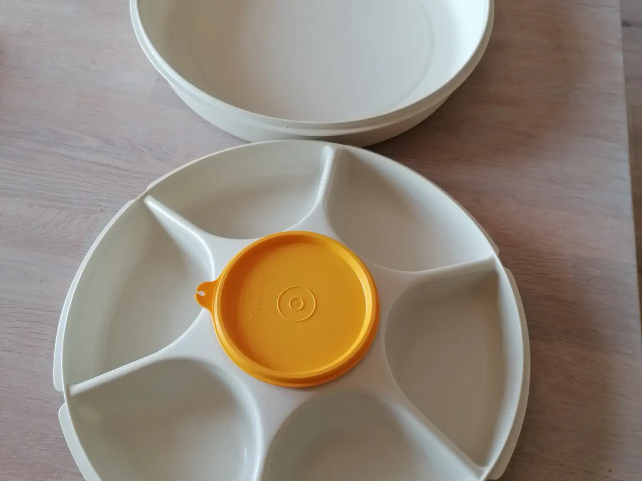 Billede 2 - Tupperware serveringscenter med låg
