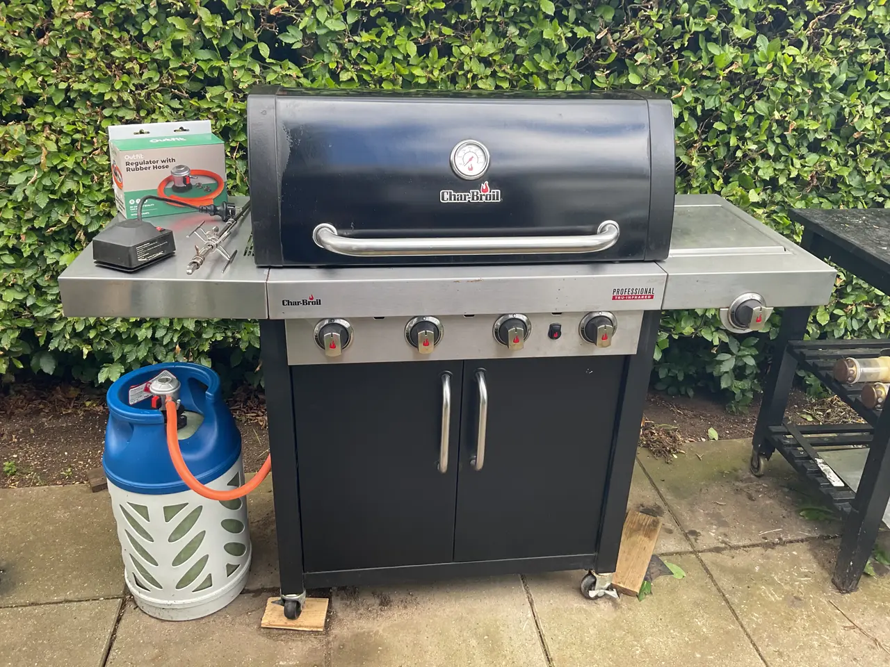 Billede 1 - Char-Broil Gasgrill med 4 brændere + sidebrænder 