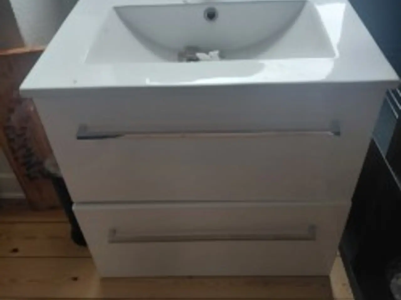 Billede 1 - Bademiljø håndvask i hvid.