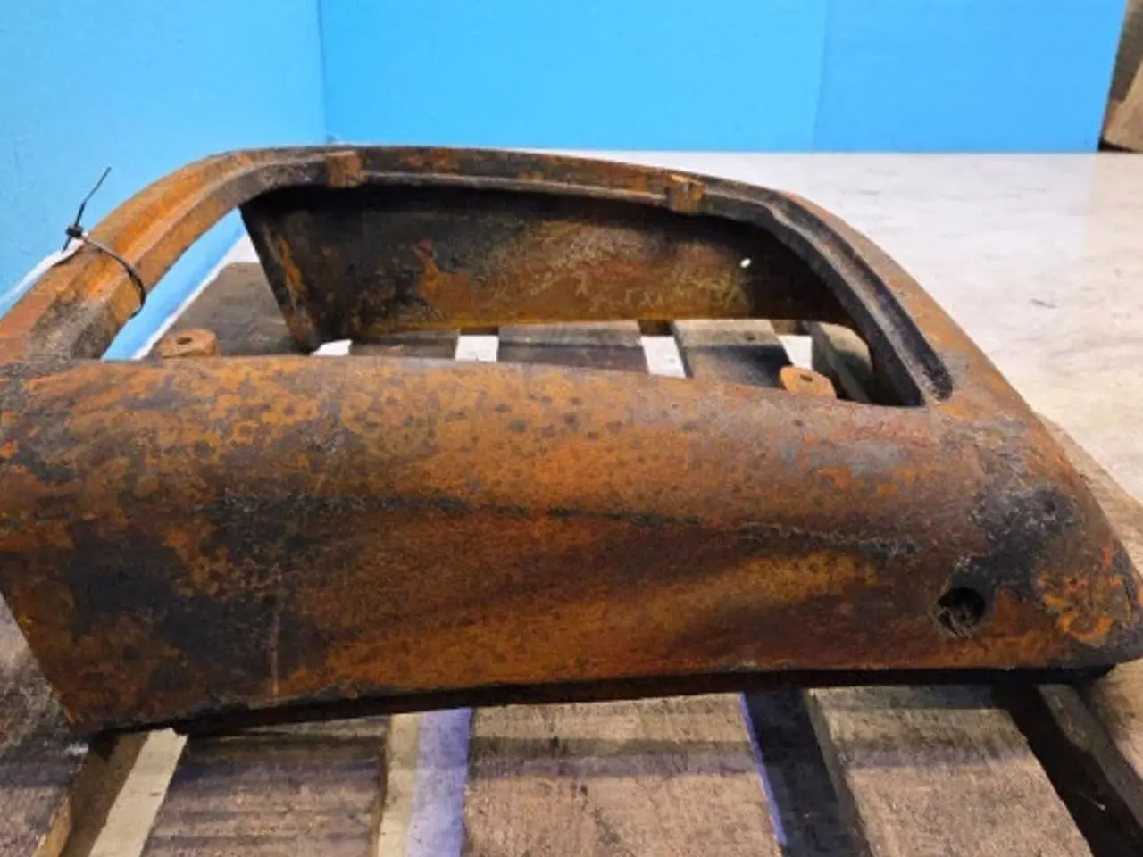 Billede 5 - New Holland LB115B Hjelmplade 87325160