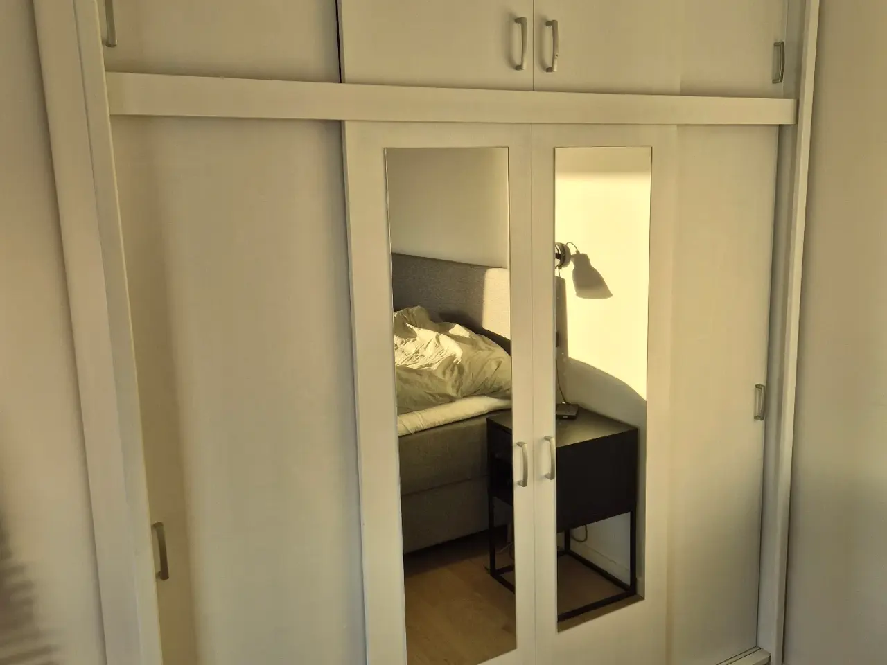 Billede 1 - Hvidt ikea skab