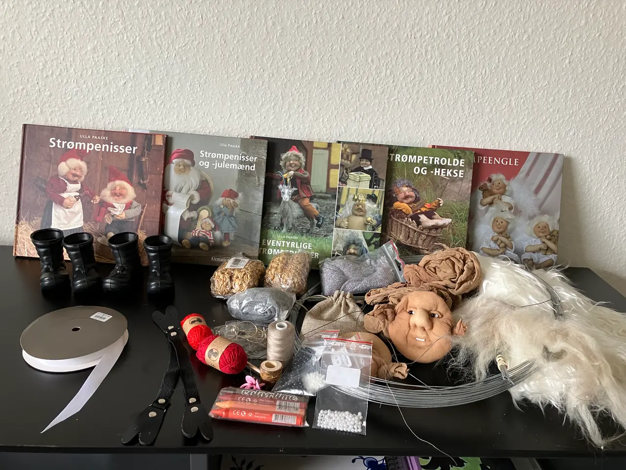 Billede 1 - Materiale til strømpenisser