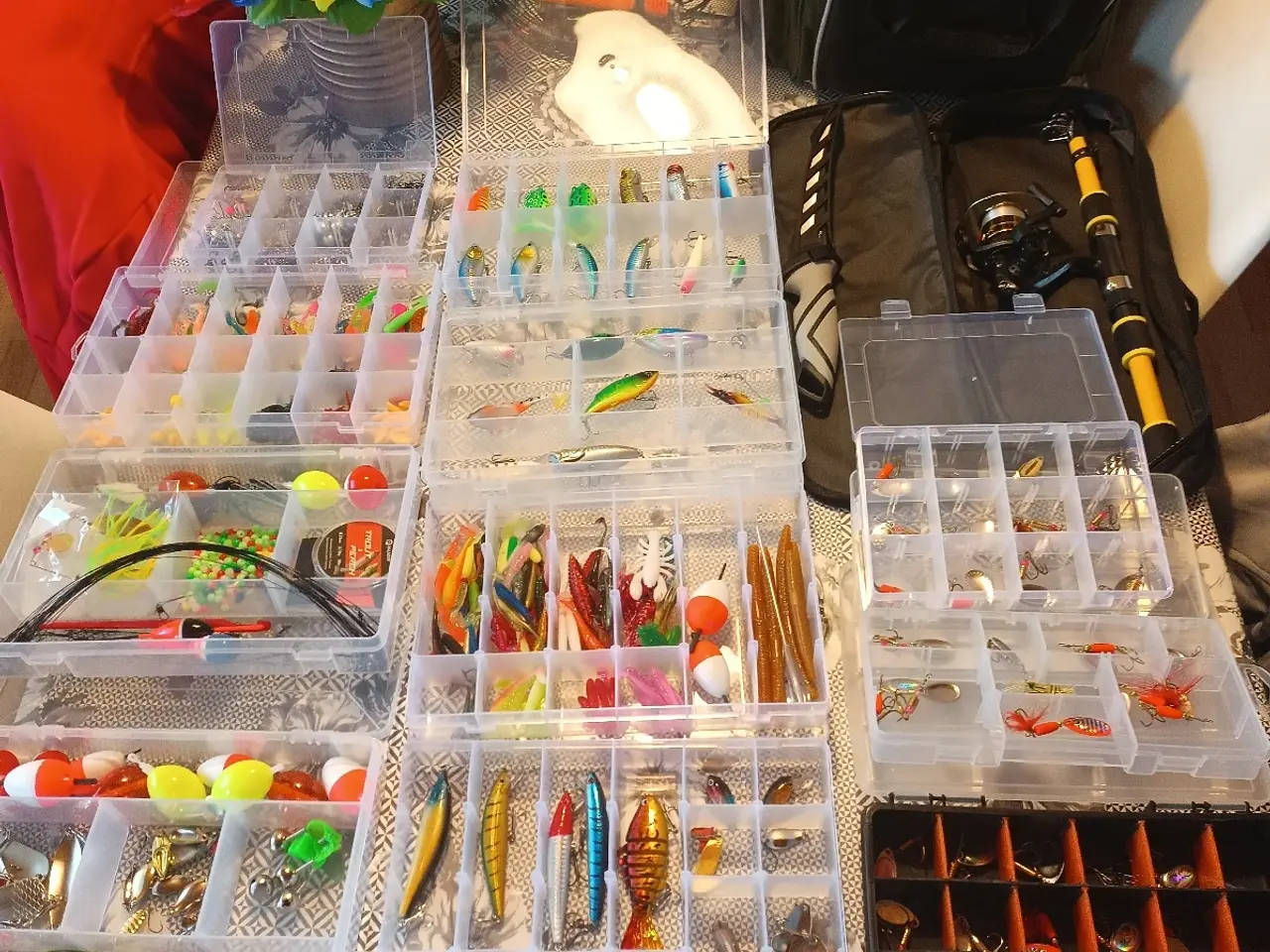 Billede 2 - Fiskegrej og stænger sælges