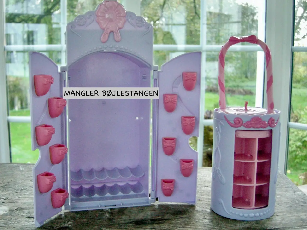 Billede 3 - MATTEL BARBIESKAB OG KARRUSEL - BARBIEDUKKER