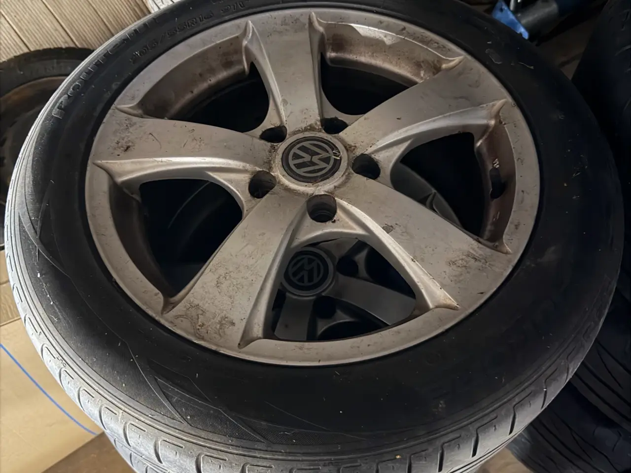 Billede 1 - Originale VW 16” 5-egede alufælge med sommerdæk