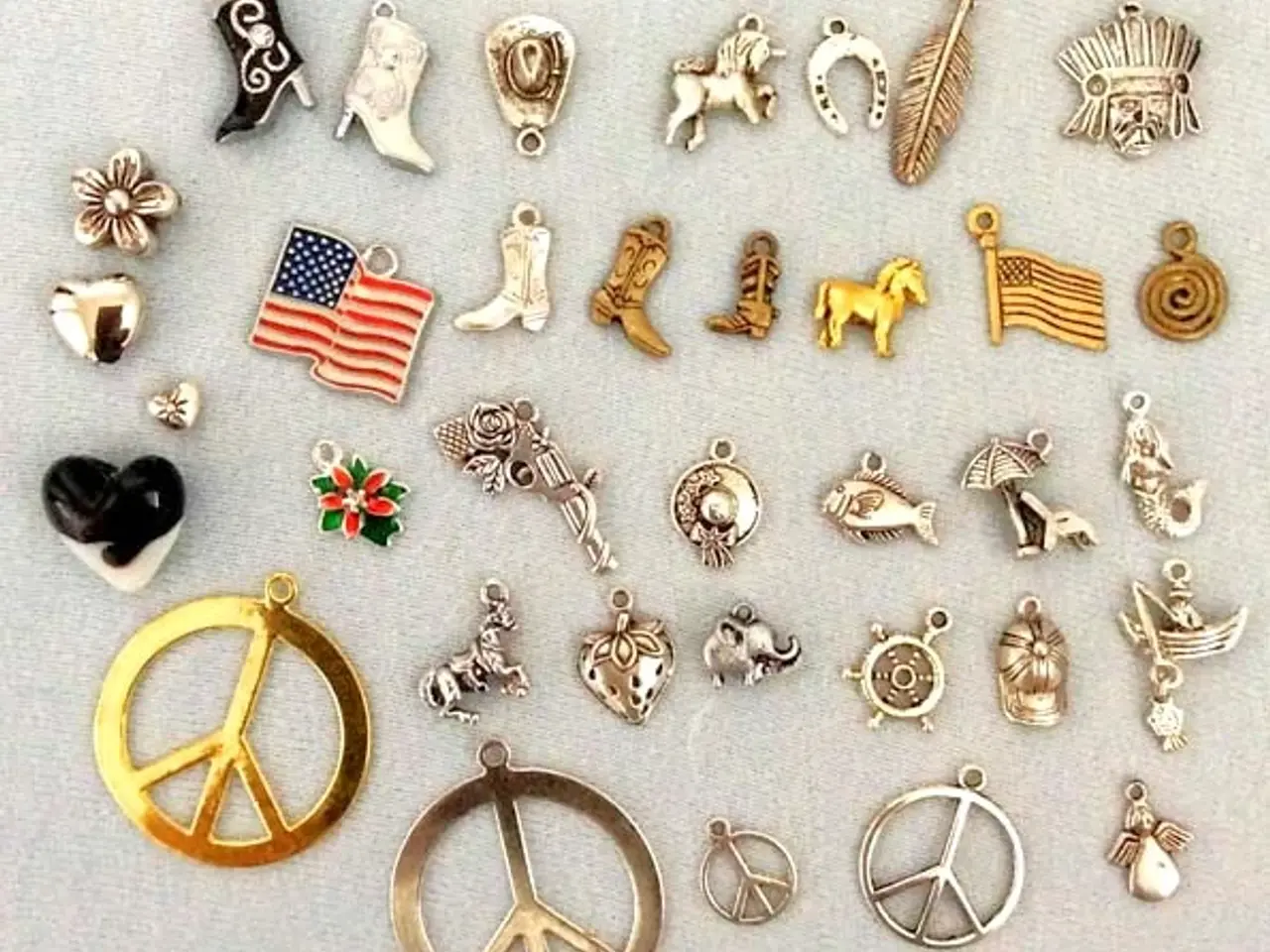 Billede 9 - Charm med indianer. Indfødt amerikaner.