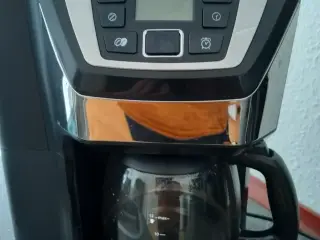 Kaffemaskine med kværner / kaffepose 