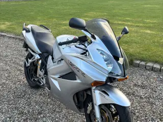 Honda VFR800 - nyserviceret