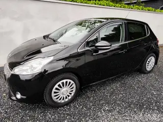 Peugeot 208 1,2 VTi Allure Sky