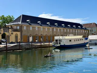 Historiske Kuglegården: Kontor og showroom direkte ud til Københavns kanaler