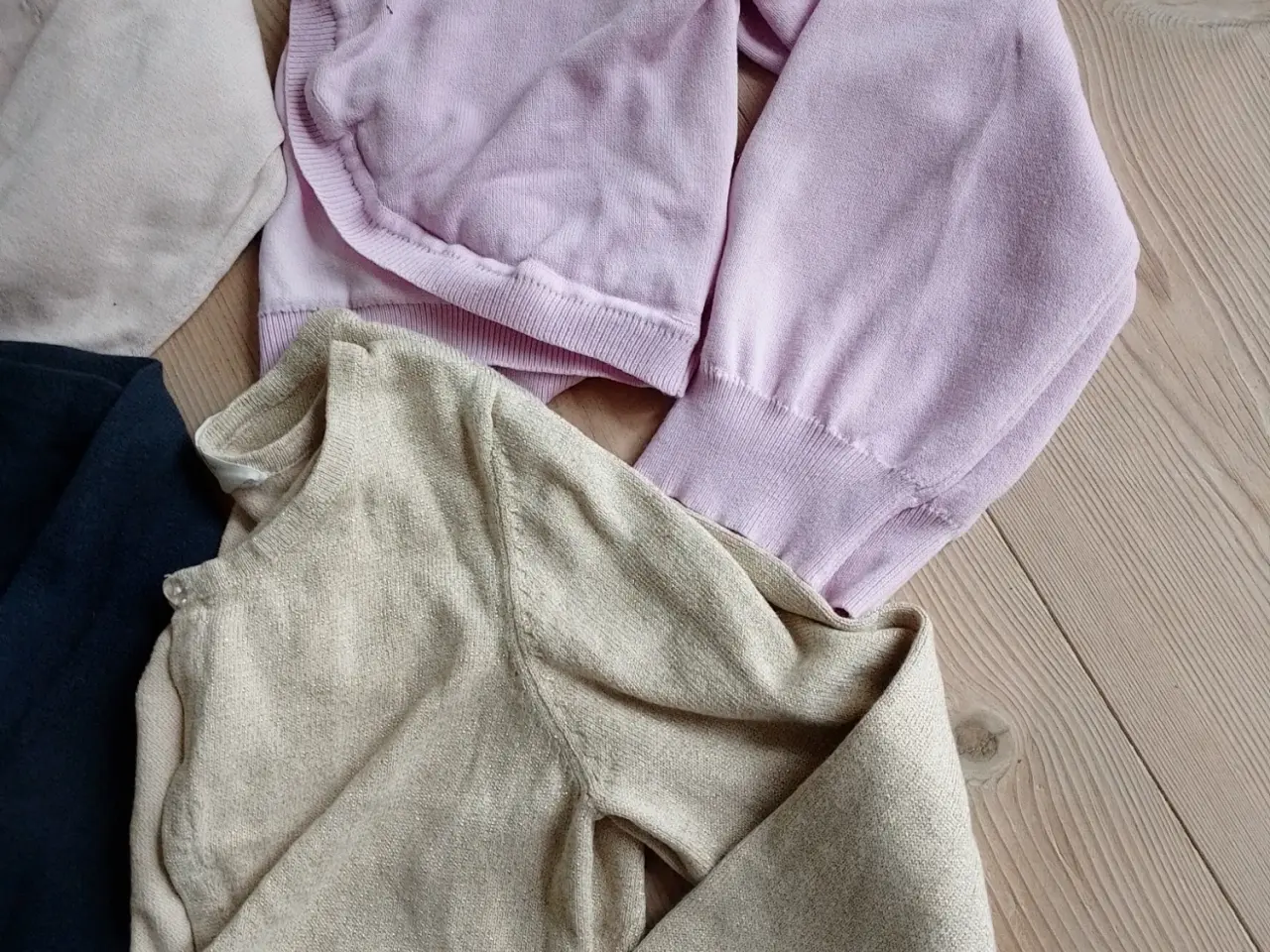 Billede 2 - Pakke med korte cardigans