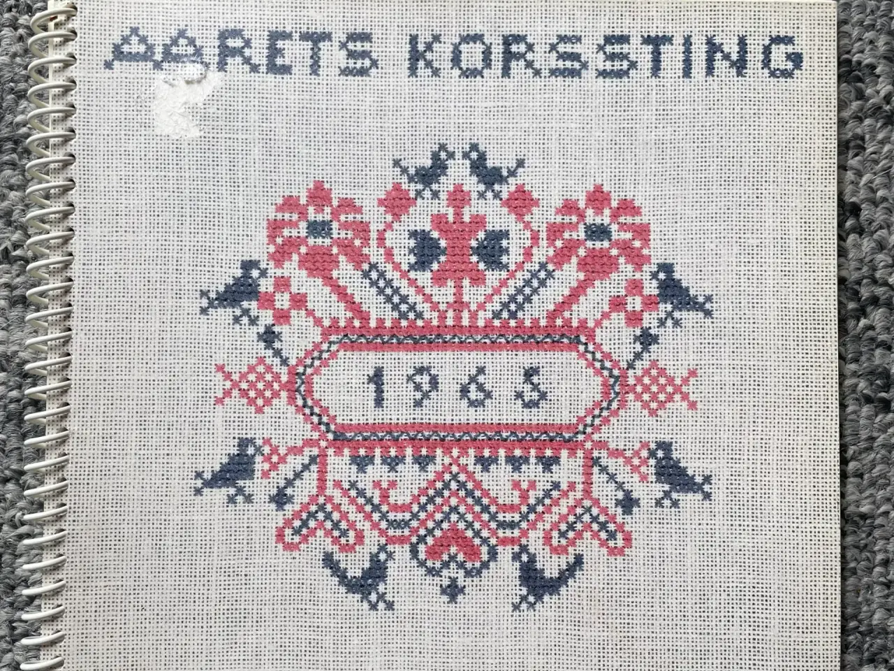 Billede 1 - Haandarbejdets fremme Aarets korssting