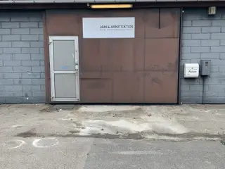 176 m2. i stort erhvervsområde i Ringsted med stor port