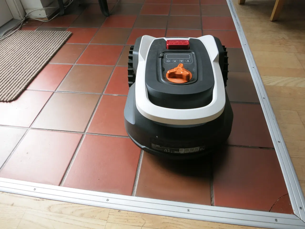 Billede 1 - Robotplæneklipper