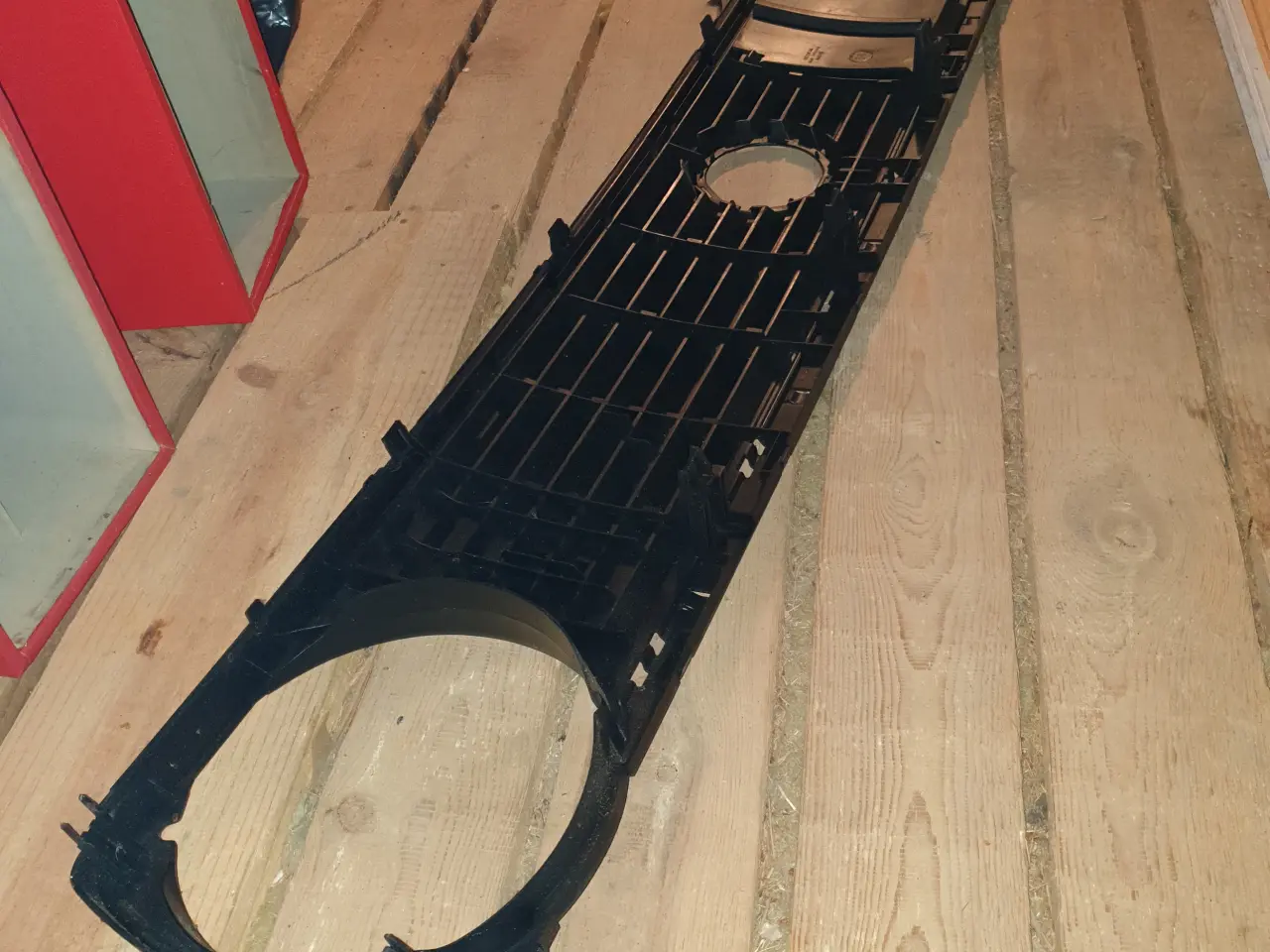 Billede 2 - VW Golf II kølergrill