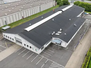 155 m² lager med port til leje tæt på København