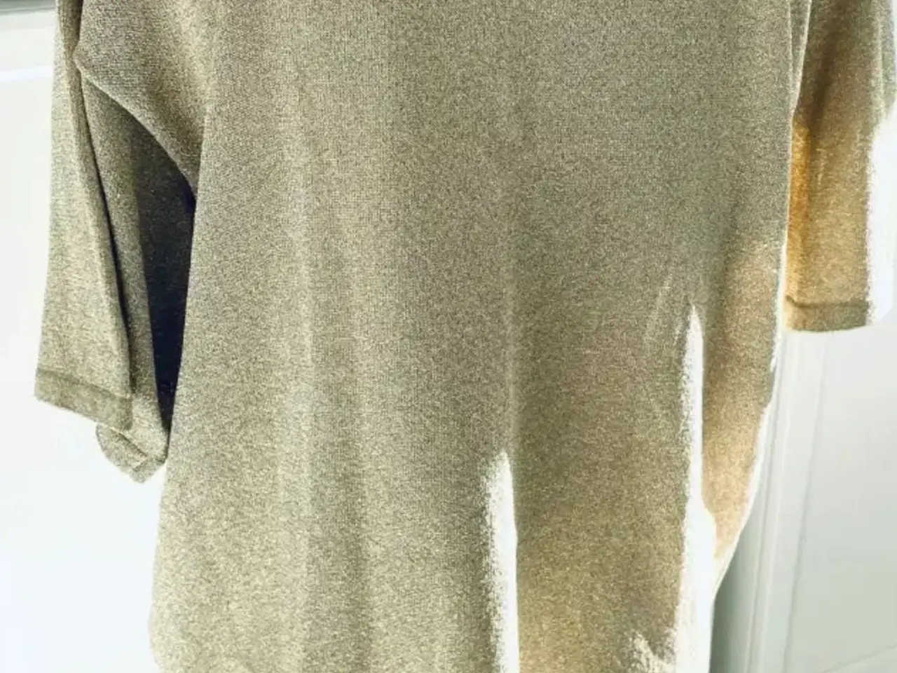 Billede 5 - Lene sand t-shirt i guldglimmer