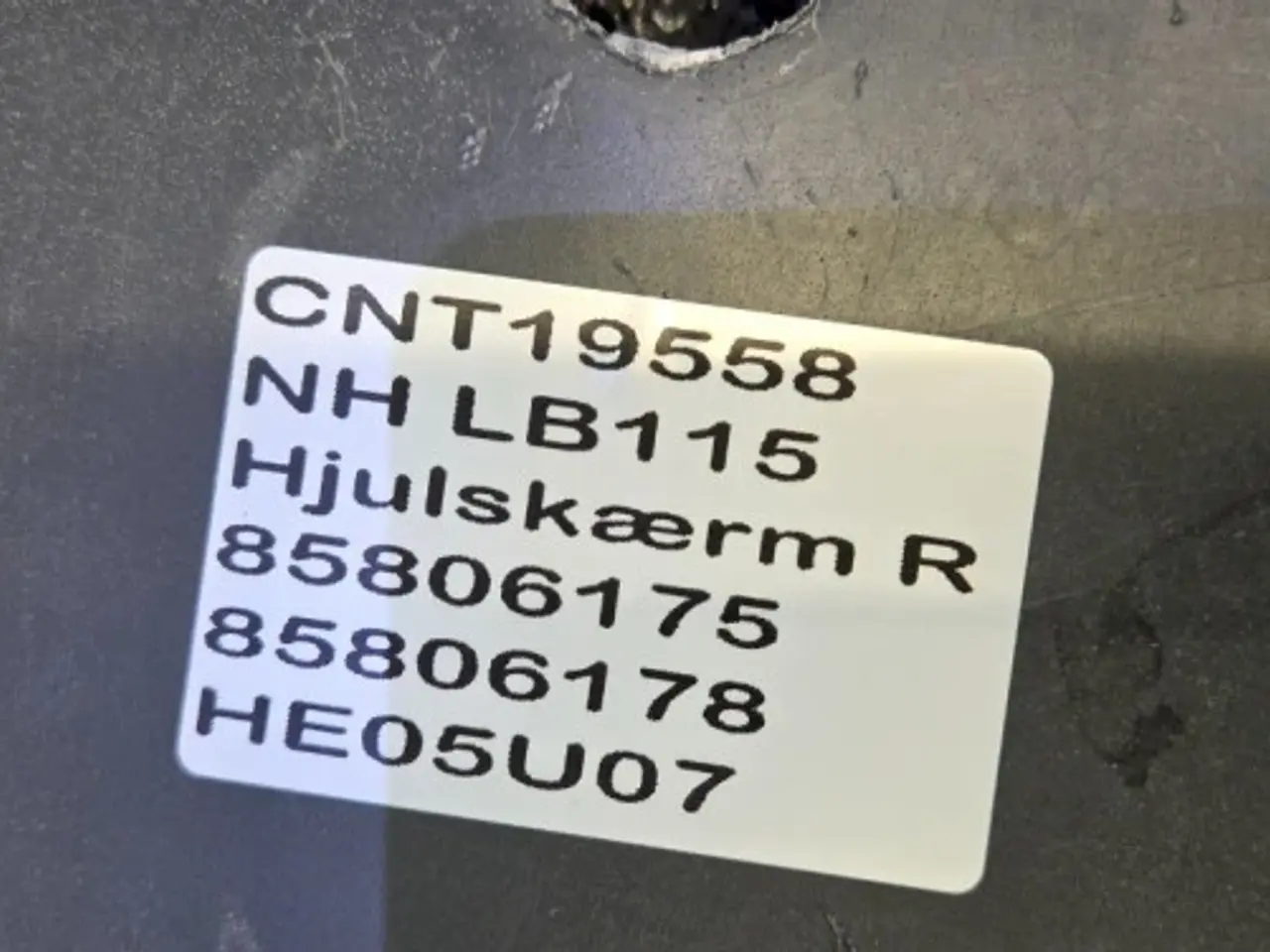 Billede 12 - New Holland LB115 Hjulskærm R. 85806175