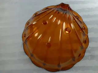 Ravfarvet Glasskål i Muslingefacon