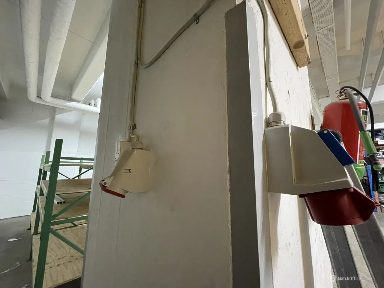 Billede 14 - Højloftet lagerlokale med vareelevator til gadeplan