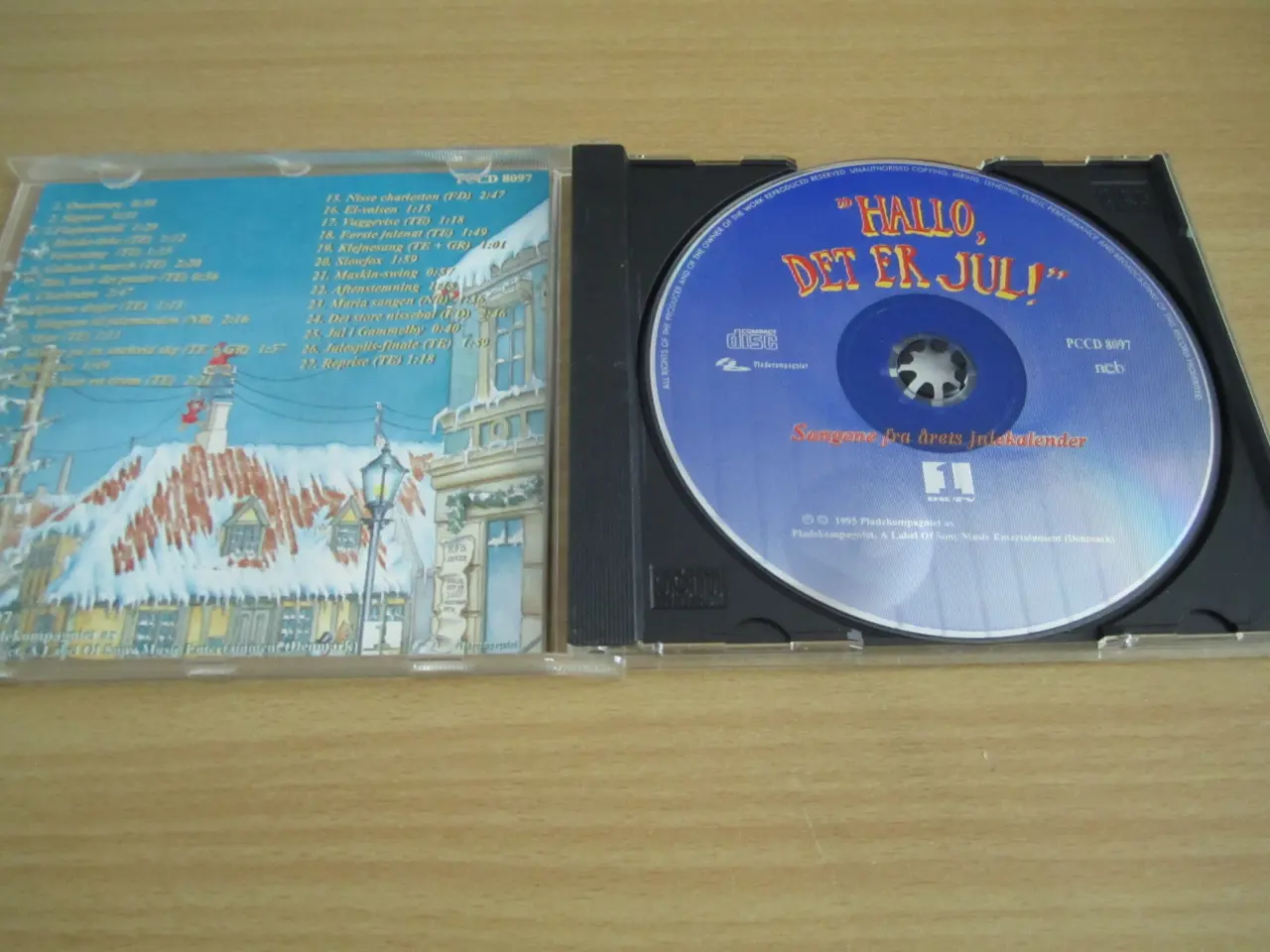 Billede 2 - Julekalender. HALLO, DET ER JUL. Cd.