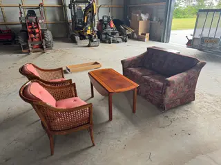 Sofa, stole og Mahogni bord