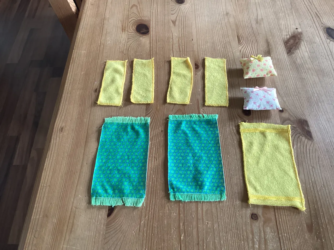 Billede 11 - LEGO SCALA TØJ / DUKKER / DIV DELE TIL HEST.