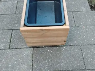 Plantekasse/blomsterkasse i thermowood