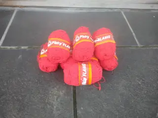 Rødt garn i bomuld - 8 garnnøgler