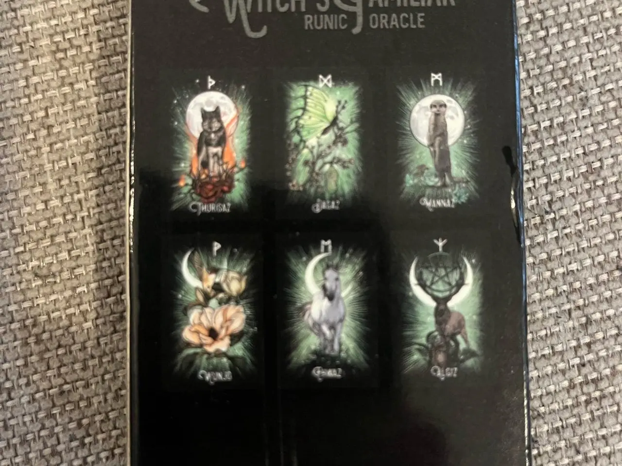 Billede 2 - The Witch's Familiar Runic Oracle, tarot / kortspil