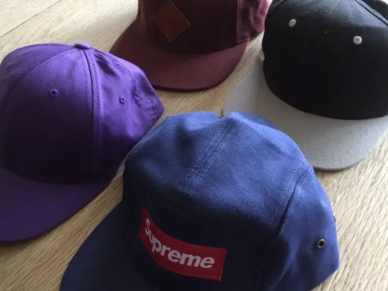 Billede 3 - 6 CAPS ok stand, 1 S/M og 5 justerbare
