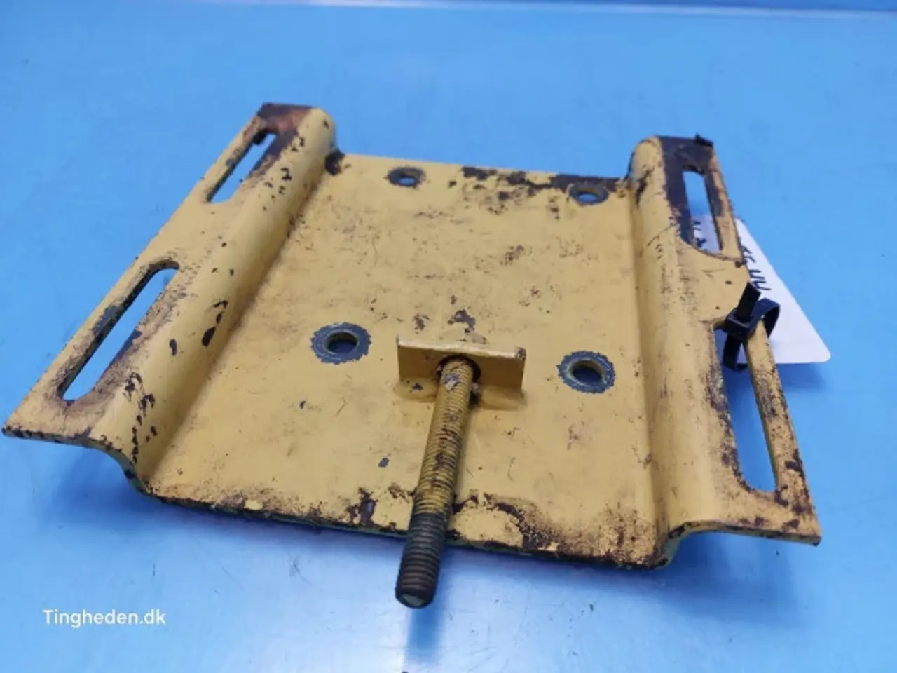 Billede 5 - New Holland TF44 Beslag AC Pumpe 80435024