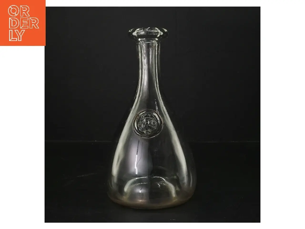 Billede 1 - Glasflaske med dekorativt emblem (str. 23 cm)