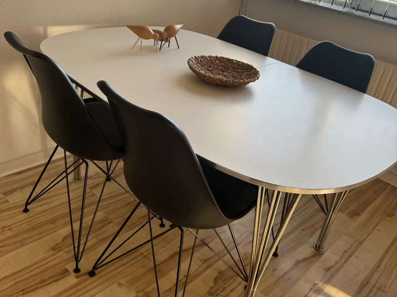 Billede 2 - Spisebord og stole 