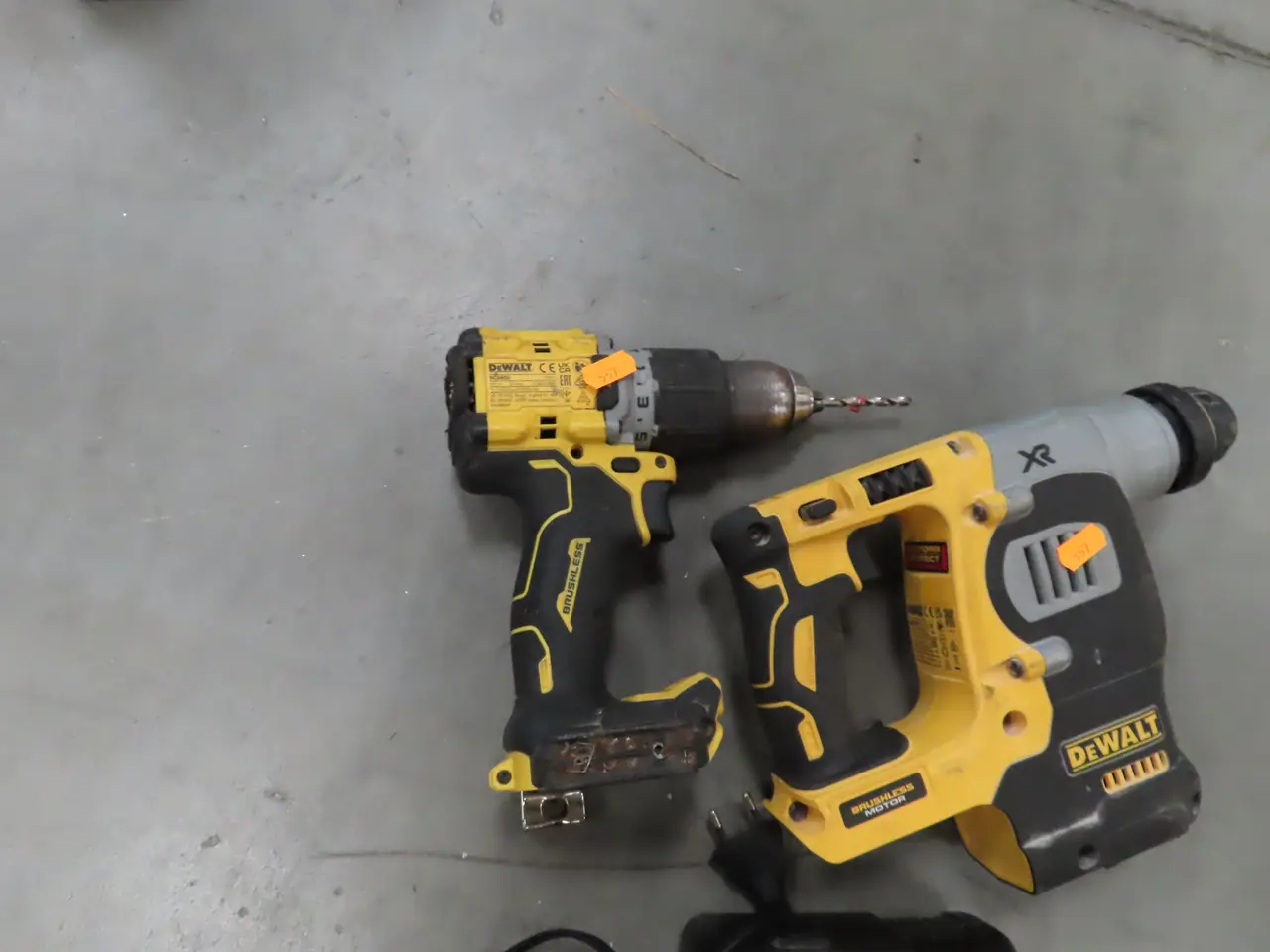 Billede 5 - 2 stk. Akku håndværktøj DEWALT DCH273, DCD805 med batteri og lader