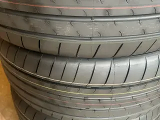 Nye 215-50-19 Sommerdæk Bridgestone.
